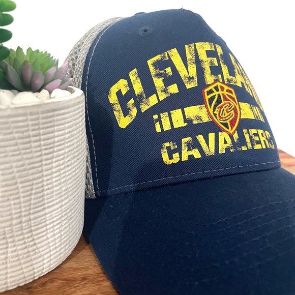 CLEVELAND CAVALIERS Blue and Yellow adjustable hat - Picture 3 of 11